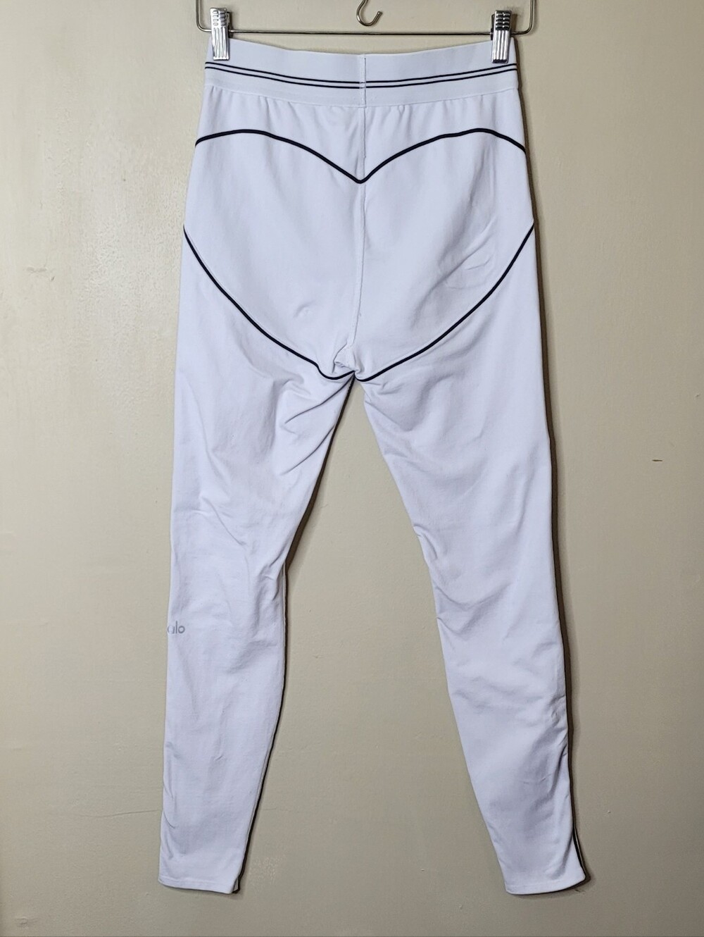 ALO Yoga White Airbrush High-Waist Heart Throb Leggings - Picture 6 of 11